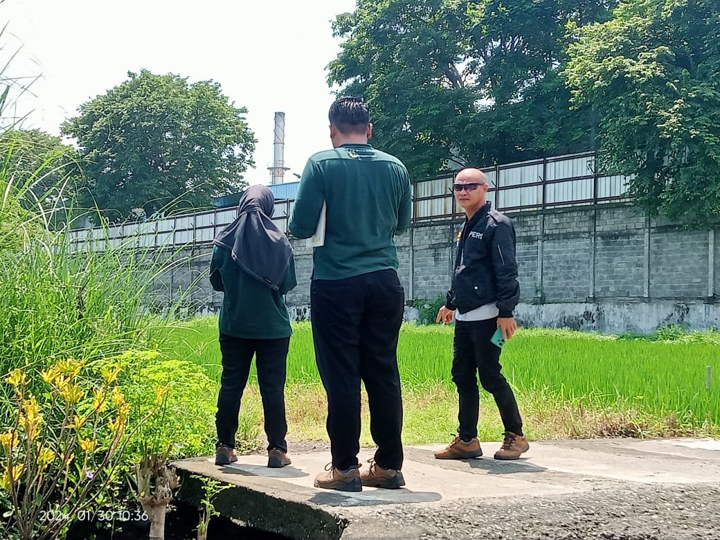 Turun Ke Lapangan, Staf DLH Disambati Warga Soal Debu Abu Sorini