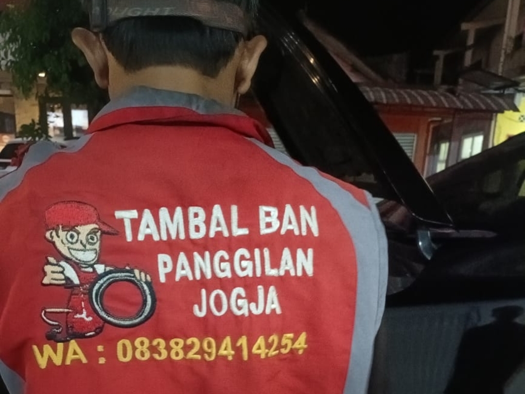 Pak Fajar, Penambal Ban Panggilan 24 Jam di Kawasan Yogya