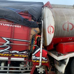Dua Truk Bertabrakan di Tol Madiun, Seorang Sopir Tewas Dua Truk Bertabrakan di Tol Madiun, Seorang Sopir Tewas