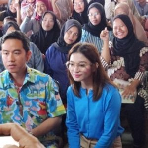 Saat Blusukan Di Cipayung, Gibran Rakabuming Sarankan Ibu-Ibu Hamil Rajin Periksa Kehamilan ke Dokter