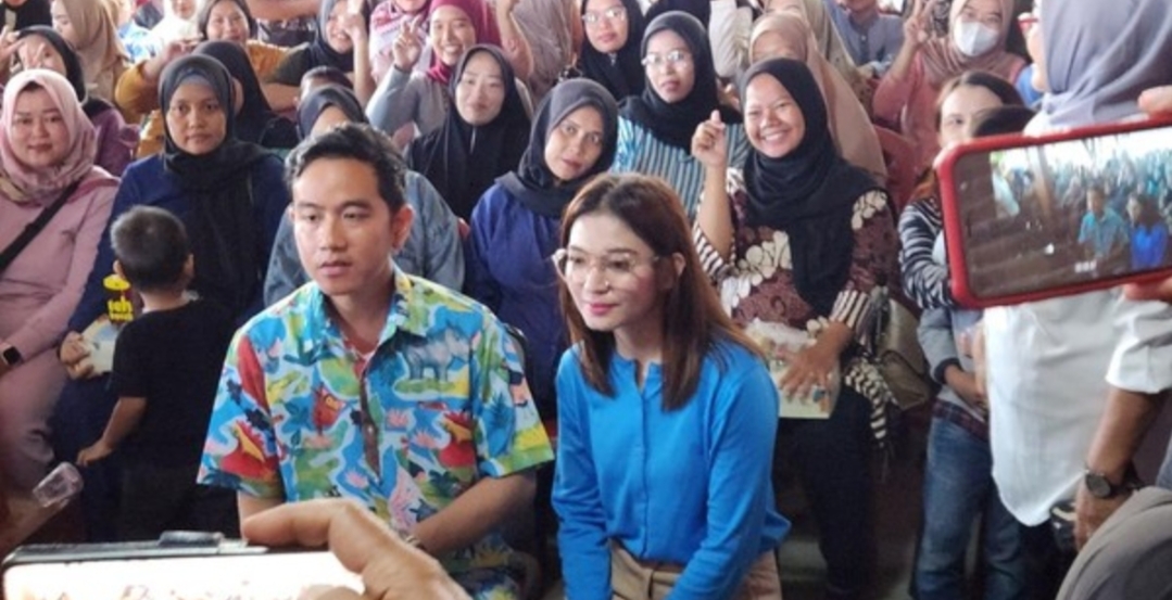 Saat Blusukan Di Cipayung, Gibran Rakabuming Sarankan Ibu-Ibu Hamil Rajin Periksa Kehamilan ke Dokter