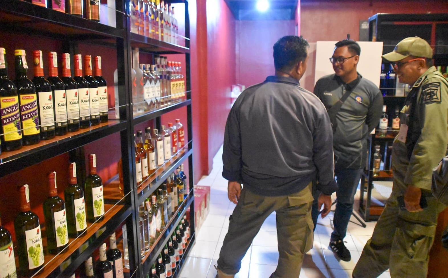 Sebulan Razia, Satpol PP Surabaya Temukan Banyak Toko Jual Miras tanpa Izin