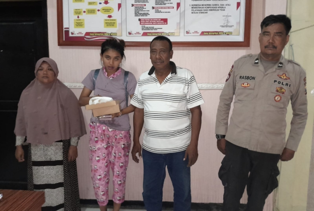 Temukan Anak ODGJ, Ojol Stasiun Bangil Serahkan Ke Polsek Bangil