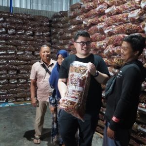 Kunjungi Pabrik Kerupuk Tengah Malam, Bupati Kediri Dorong Pengurusan BPOM