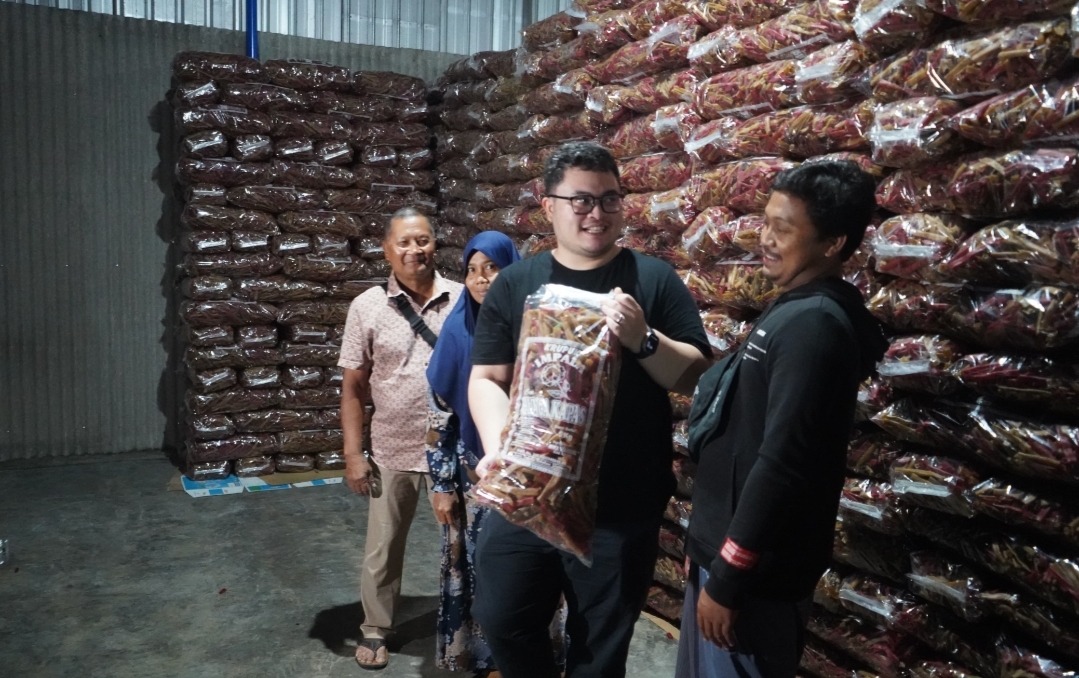 Kunjungi Pabrik Kerupuk Tengah Malam, Bupati Kediri Dorong Pengurusan BPOM