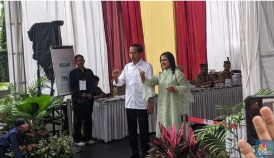 Presiden dan Ibu Iriana Jokowi Nyoblos di TPS  10 RW 02 Gedung LAN Gambir, Pemilu Harus Jurdil dan Luber