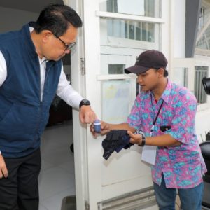 Nyoblos di TPS 37 Tegalsari Surabaya, Plh. Gubernur Jatim Adhy Karyono Imbau Masyarakat Tidak Golput