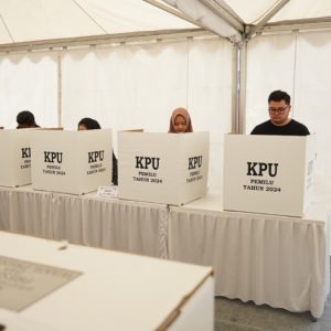 Bupati Kediri Gunakan Hak Pilihnya Dalam Pemilu Serentak 14 Februari 2024 di TPS 026 Desa Sukorejo