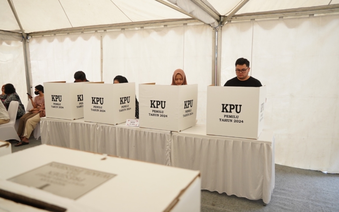 Bupati Kediri Gunakan Hak Pilihnya Dalam Pemilu Serentak 14 Februari 2024 di TPS 026 Desa Sukorejo