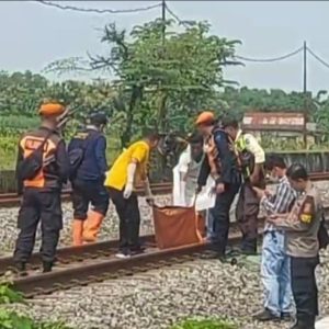 Diduga Jengkel Sakit Menahun, Kakek di Madiun ‘Tamatkan’ Hidupnya di Atas Rel KA Diduga Jengkel Sakit Menahun, Kakek di Madiun ‘Tamatkan’ Hidupnya di Atas Rel KA