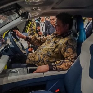 Menko Airlangga Dorong Produksi Electric Vehicle yang Kompetitif Menko Airlangga Dorong Produksi Electric Vehicle yang Kompetitif
