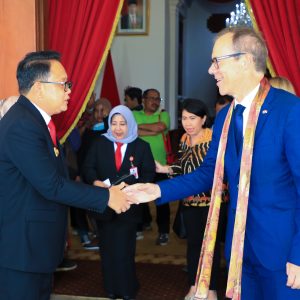 Pj. Gubernur Adhy Terima Dubes Swiss Bahas Peningkatan Kerjasama Perdagangan dan Investasi Pj. Gubernur Adhy Terima Dubes Swiss Bahas Peningkatan Kerjasama Perdagangan dan Investasi