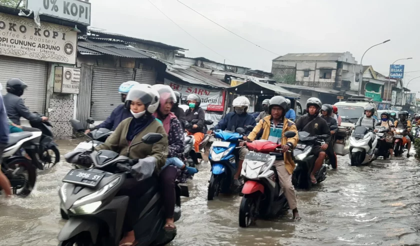 Dinas SDABM Beralasan Surabaya Banjir Karena Faktor Pompa dan Saluran tak Memadai