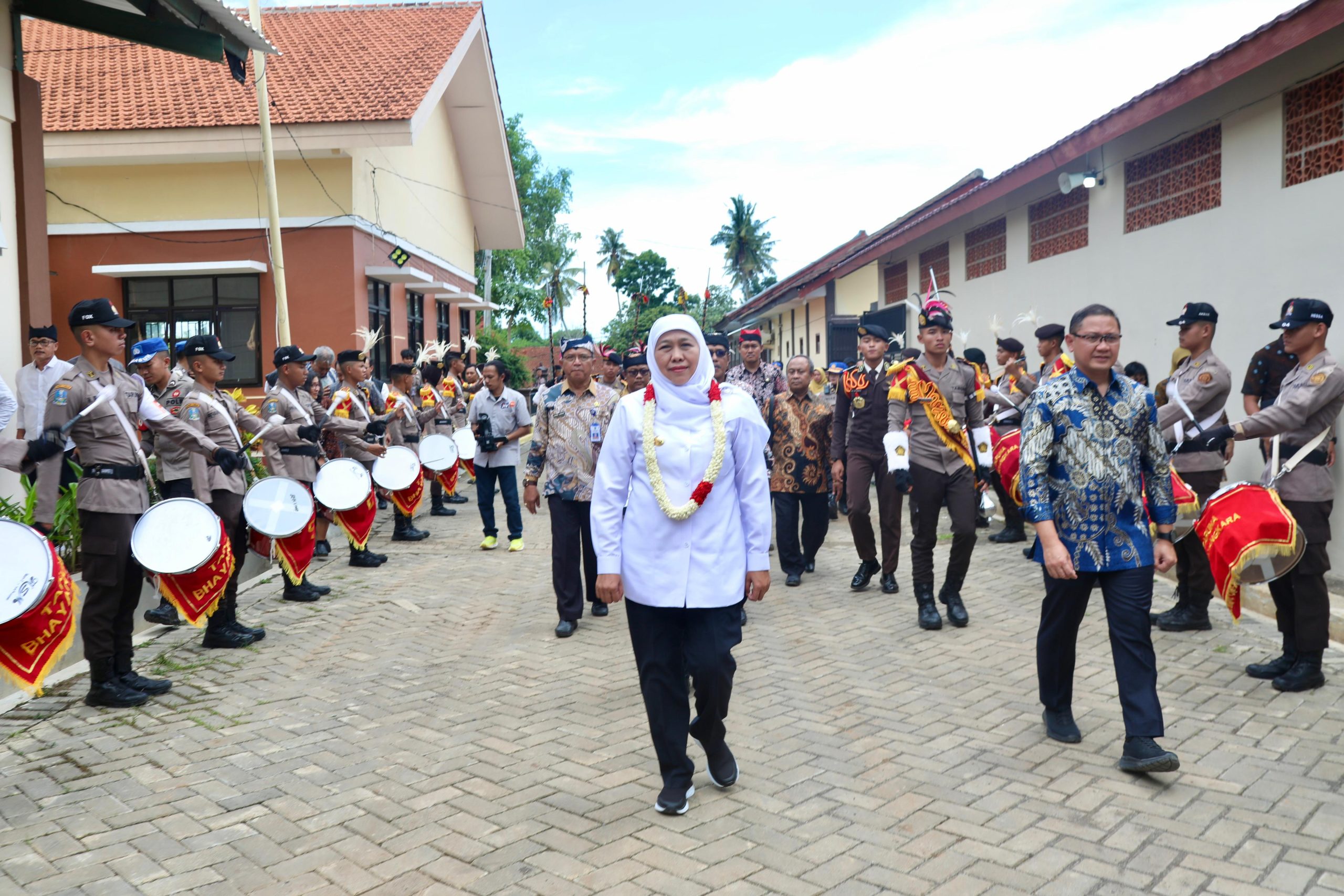 Gubernur Resmikan Asrama SMAN 1 Taruna Madani dan Wisma SMAN 2 Taruna Bhayangkara