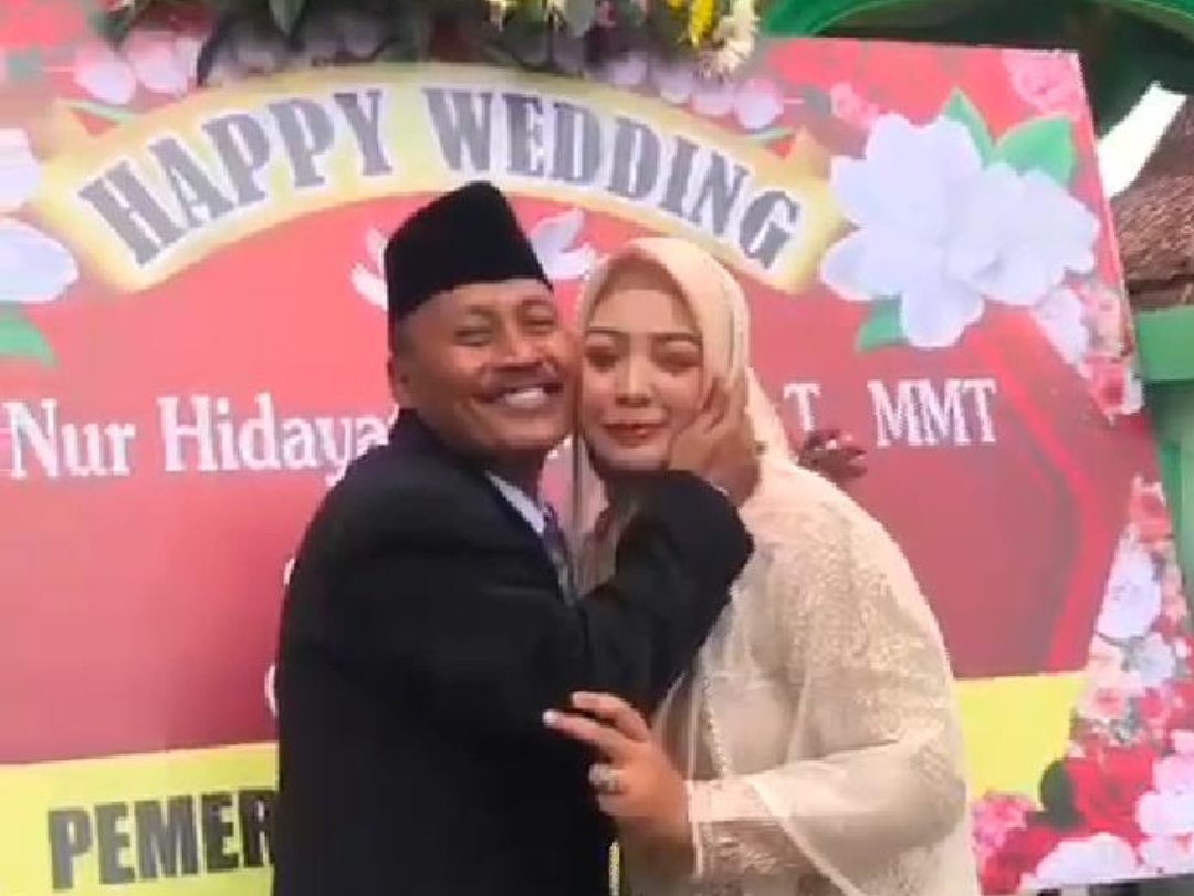 Gempar Pernikahan Kepala Desa Simbatan Dengan Mas Kawin Seluruh Harta Bendanya