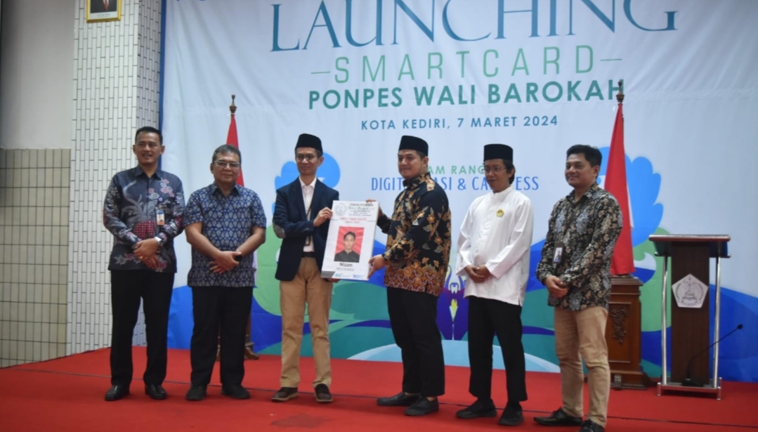 Ponpes Wali Barokah Terapkan Kartu Pintar untuk Memantau Uang Belanja Santri