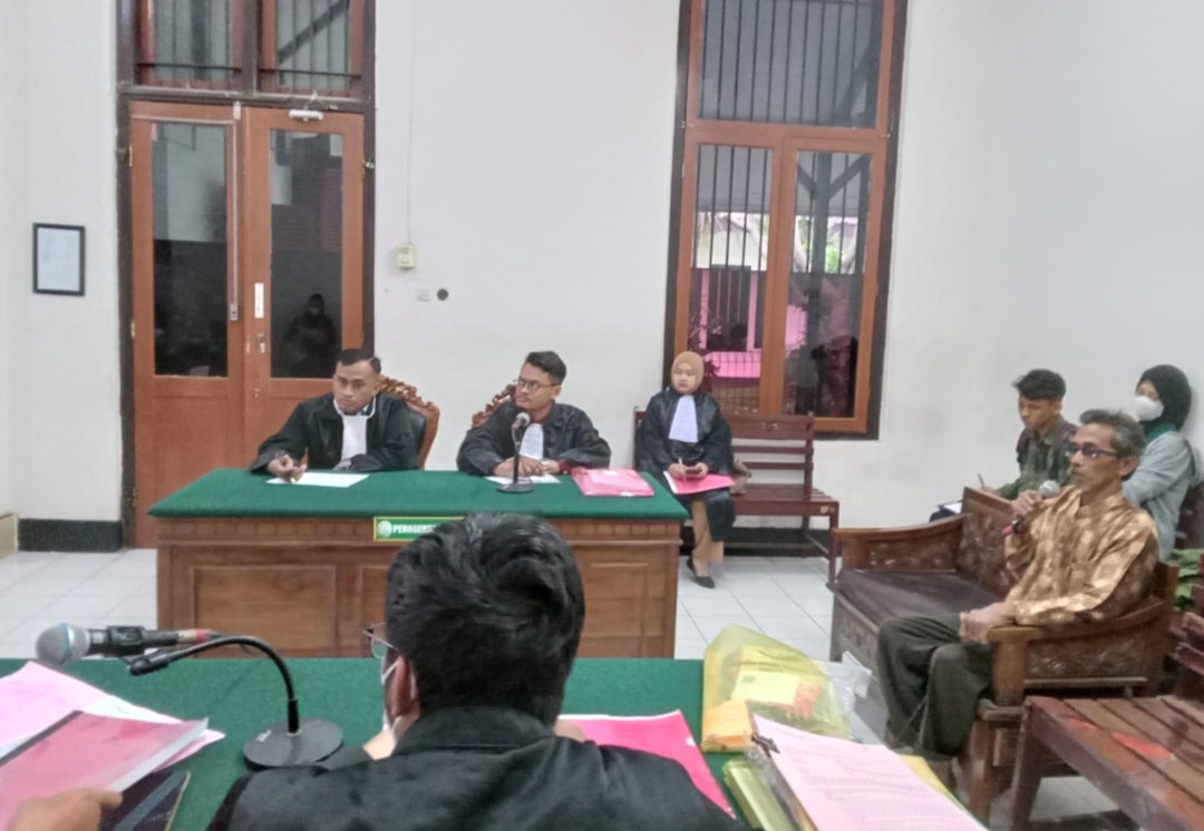 Tempati Rumah Tanpa Ijin, Diadili