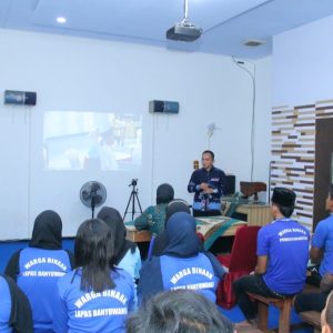 Lapas Banyuwangi Bersama SKB Pokjar Giri Bekali Warga Binaan Ketrampilan Barbershop