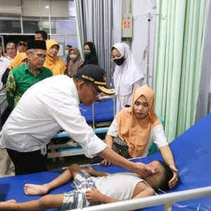 Cek Bantuan, Menko Muhadjir Blusukan ke Lokasi Bencana di Sumbar Cek Bantuan, Menko Muhadjir Blusukan ke Lokasi Bencana di Sumbar