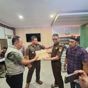Di Duga Sarat Korupsi Milyaran Rupiah, MAKAR Laporkan Kopi Kapiten Ke Kejari Bangil Di Duga Sarat Korupsi Milyaran Rupiah, MAKAR Laporkan Kopi Kapiten Ke Kejari Bangil