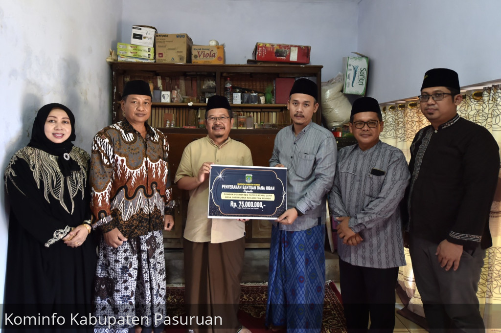 Pj Bupati Pasuruan Andriyanto Sambangi Ponpes Fathul Latif dan Serahkan Hibah Rp 75 juta