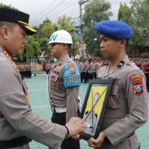 Polresta Banyuwangi Laksanakan Upacara Pemberhentian Tidak Dengan Hormat Dua Personil