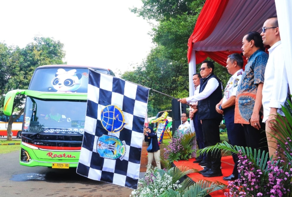 Pj. Gubernur Adhy Berangkatkan 1.095 Pemudik Gratis Rute Jakarta – Jatim