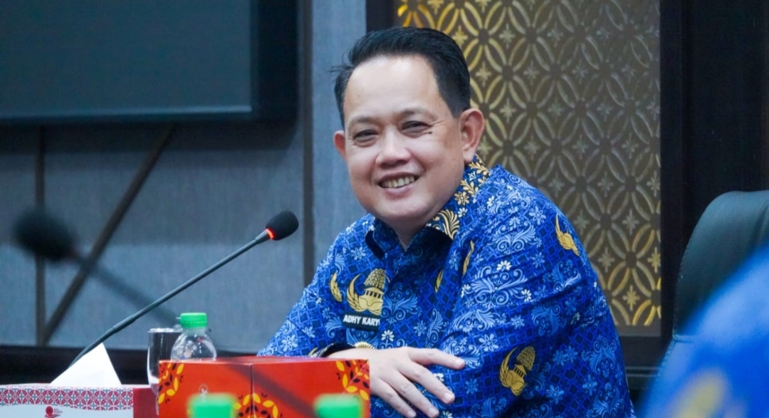 Terima Penghargaan Karena Miliki Komitmen dalam Pengembangan Transportasi