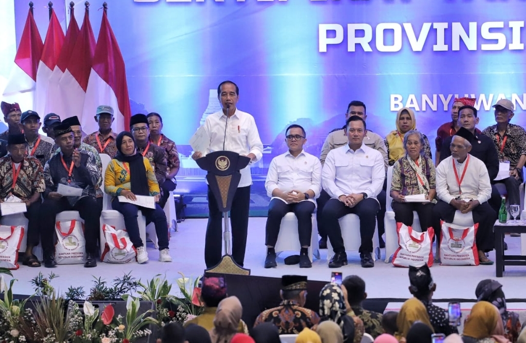 Serahkan 10.000 Sertipikat Tanah Elektronik, Presiden Jokowi: Banyuwangi Redistribusi TORA Terbesar di Indonesia