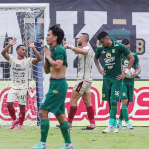 Liga 1: Persebaya Kembali Malu di Kandang, Dihantam Bali United 0-2