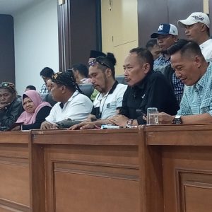 Ratusan LC Lurug DPRD, Minta Kepastian Hukum Ratusan LC Lurug DPRD, Minta Kepastian Hukum