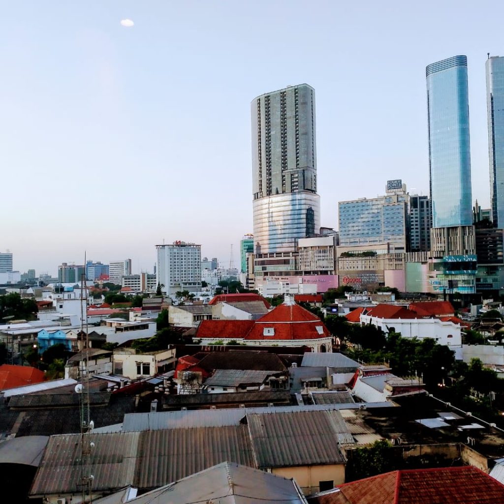 View Tunjungan Plaza & Kota Surabaya di pagi hari dari Hotel Platinum (2024)