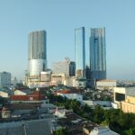 View Tunjungan Plaza & Kota Surabaya di pagi hari dari Hotel Platinum (2024)