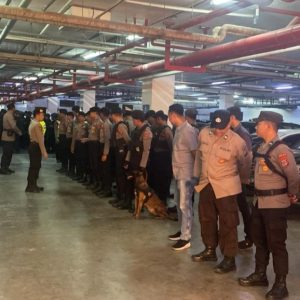 Polisi Amankan Rapat Pleno Penetapan Anggota DPRD Sulteng Terpilih Polisi Amankan Rapat Pleno Penetapan Anggota DPRD Sulteng Terpilih