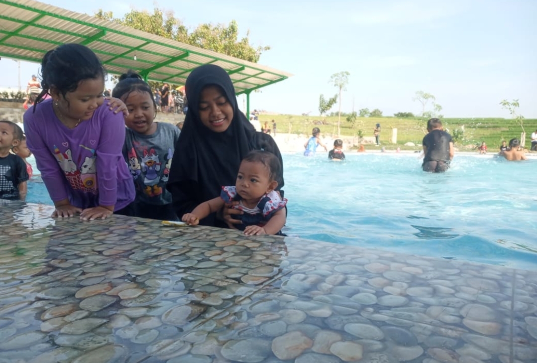 Ribuan Warga Meriahkan Pre Unveiling Kolam Renang Hills View Desa Sukosari Madiun