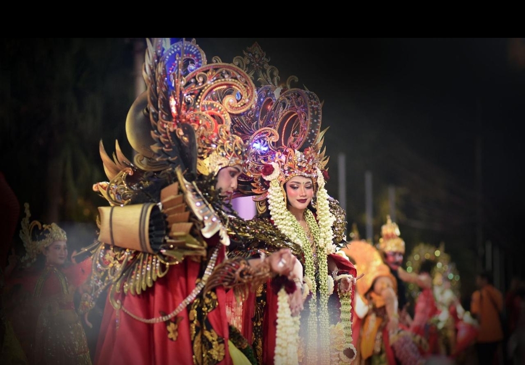 Usung Kisah Hujung Galuh Surya Kirana Churabaya, PT Gudang Garam Kembali Meriahkan Parade Surabaya Vaganza 2024