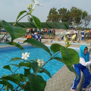 Ratusan Lansia Ikuti Terapi Empet-empet Anus, Terpusat di Area Kolam Renang Pangonan Madiun
