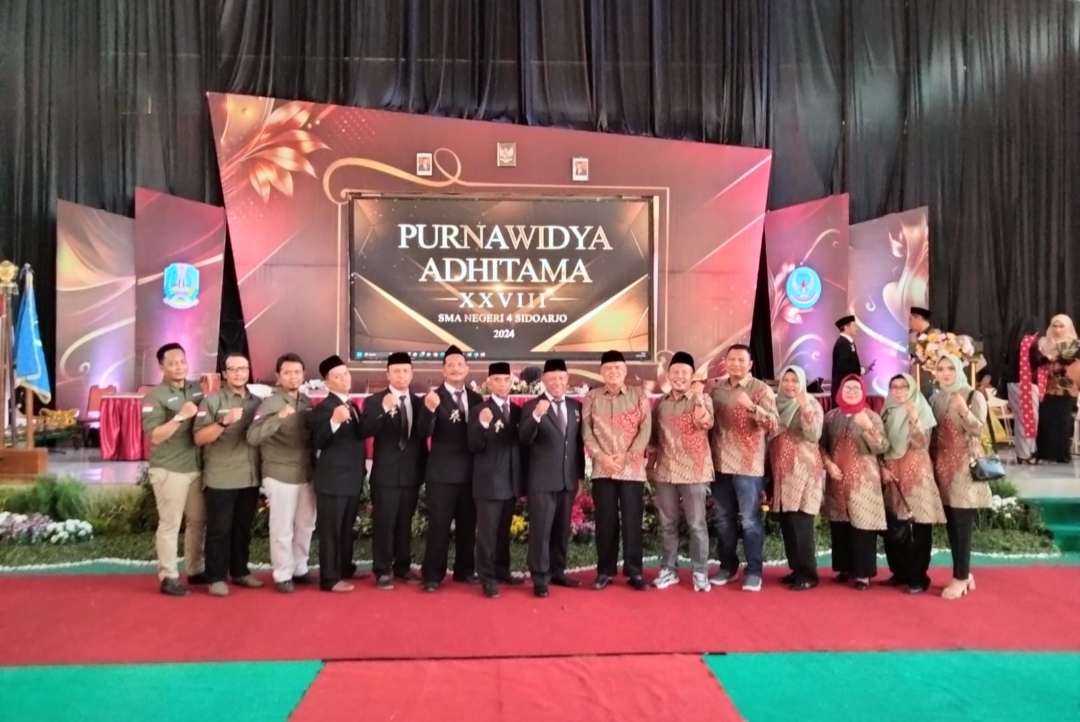 Pesan Sakral untuk 450 Siswa-siswi SMAN 4 Sidoarjo Purnawidya Adhitama XXVIII, Ingin Sukses Buru Ridlo Orang Tua