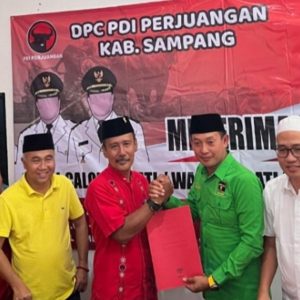 Pilkada Sampang, Ketua Golkar Sampang Ra Mamak Datangi Kantor PDIP Pilkada Sampang, Ketua Golkar Sampang Ra Mamak Datangi Kantor PDIP