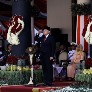 Plh. Gubernur Jatim Bobby Ajak Generasi Muda Kuasai Teknologi Plh. Gubernur Jatim Bobby Ajak Generasi Muda Kuasai Teknologi