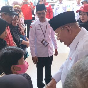 H. Imam Utomo Serahkan Sembako