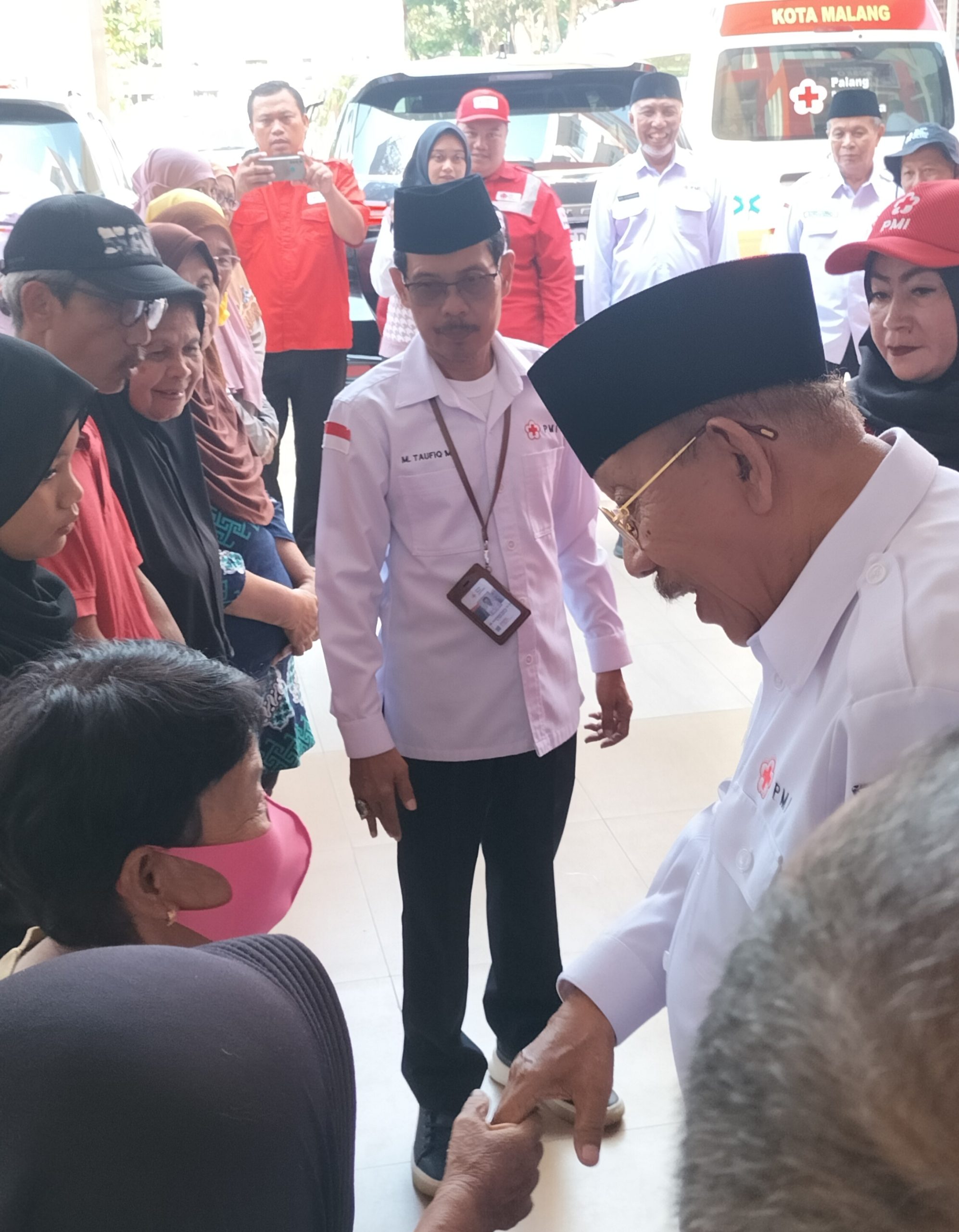 H. Imam Utomo Serahkan Sembako