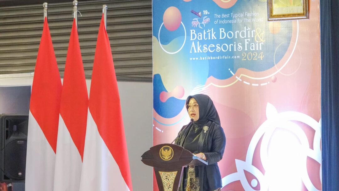 Generasi Millenial dan Gen Z Mesti Tahu Batik dan Tenun