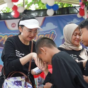 Ketua TP PKK Kabupaten Kediri Ajak Anak Yatim Piatu Keliling Destinasi Wisata Unggulan Ketua TP PKK Kabupaten Kediri Ajak Anak Yatim Piatu Keliling Destinasi Wisata Unggulan