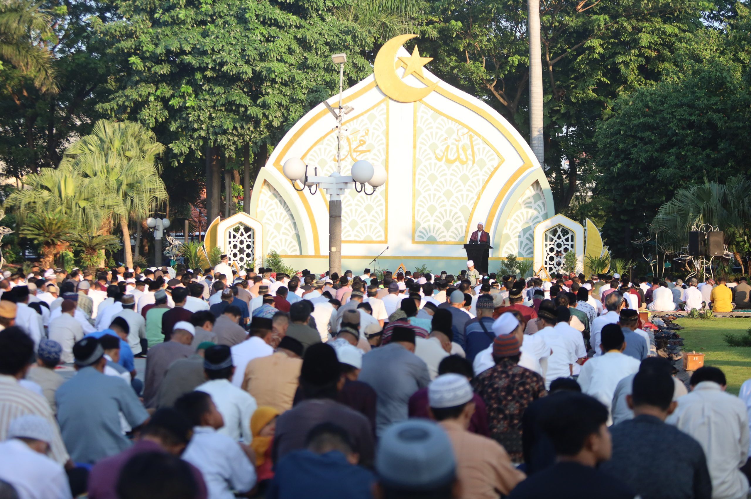 Salat di Taman Surya, Eri: Idul Adha Momentum Tingkatkan Jiwa Sosial