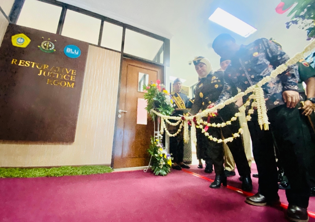 Kajati Jatim Mia Amiati Resmikan Rumah RJ ke 7 Dilingkungan  Kampus