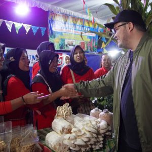 Bupati Kediri Dorong Fasilitasi Perizinan Pelaku UMKM Masyarakat di Desa Duwet Bupati Kediri Dorong Fasilitasi Perizinan Pelaku UMKM Masyarakat di Desa Duwet