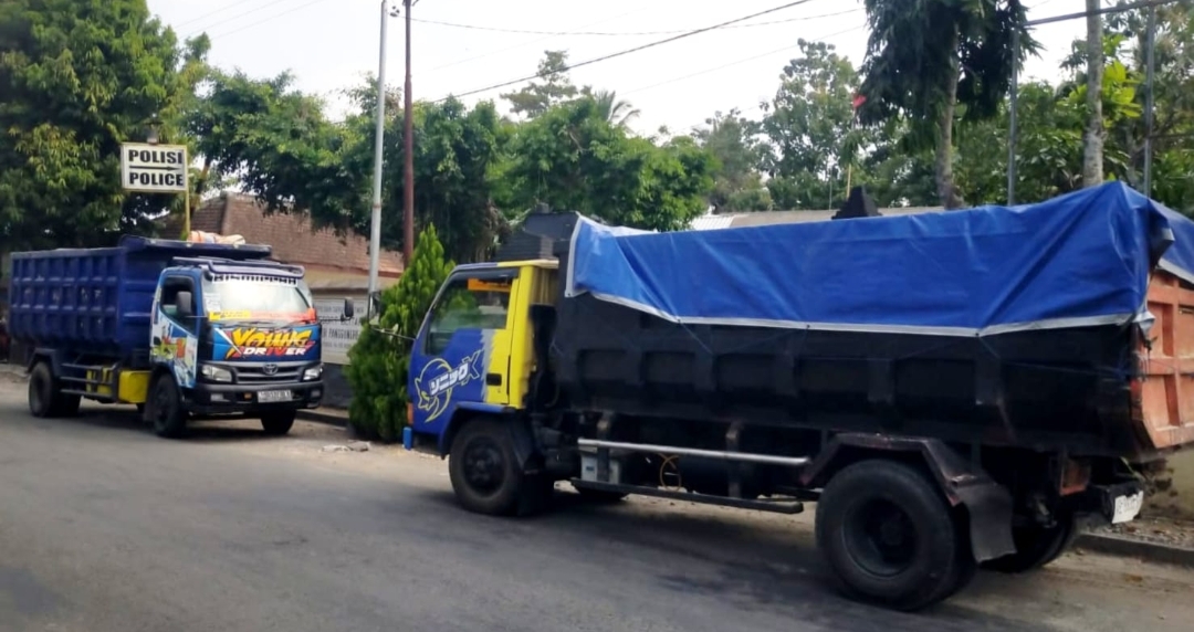 Angkut Bahan Tambang Ilegal, Dua Truk Diamankan Polisi