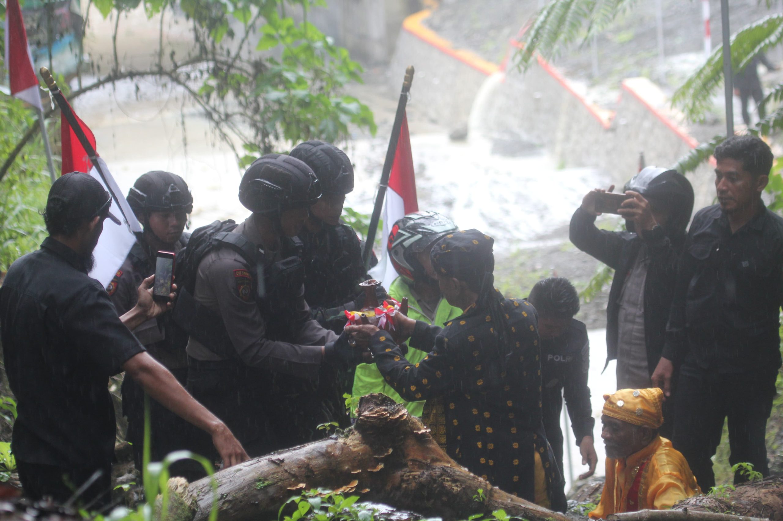 Air Sungai Wentira Digunakan Mencuci Panji-panji Polri di HUT Bhayangkara ke-78