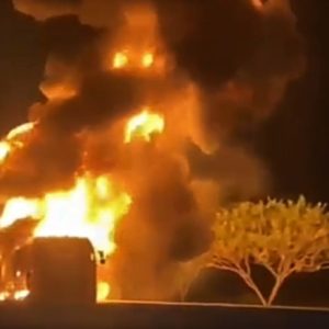 Truk Tangki Pertamina Terbakar Dekat Exit Tol Ngawi Truk Tangki Pertamina Terbakar Dekat Exit Tol Ngawi